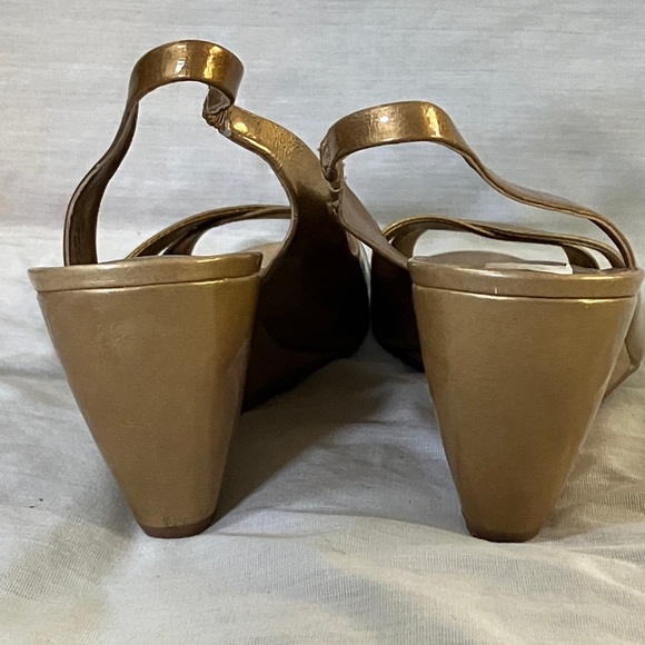Franco Sarto size 10 metallic gold tone Wedge Slingback Sandals - Picture 9 of 16